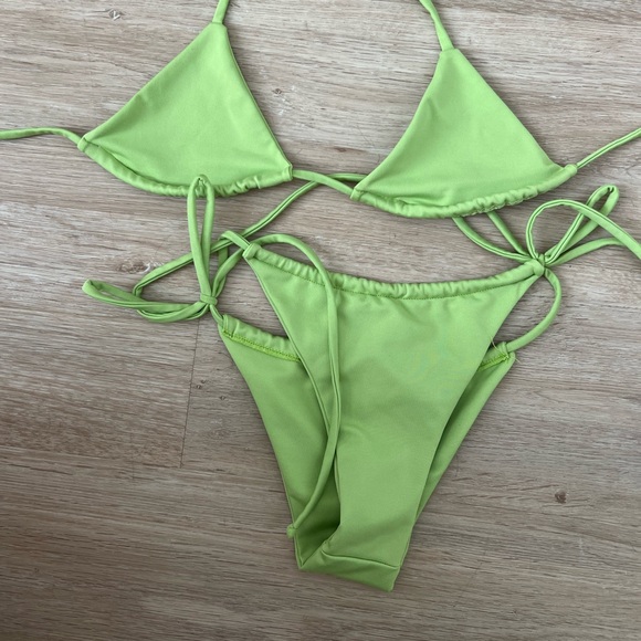 Polys Bikinis Green triangle bikini - Picture 2 of 4